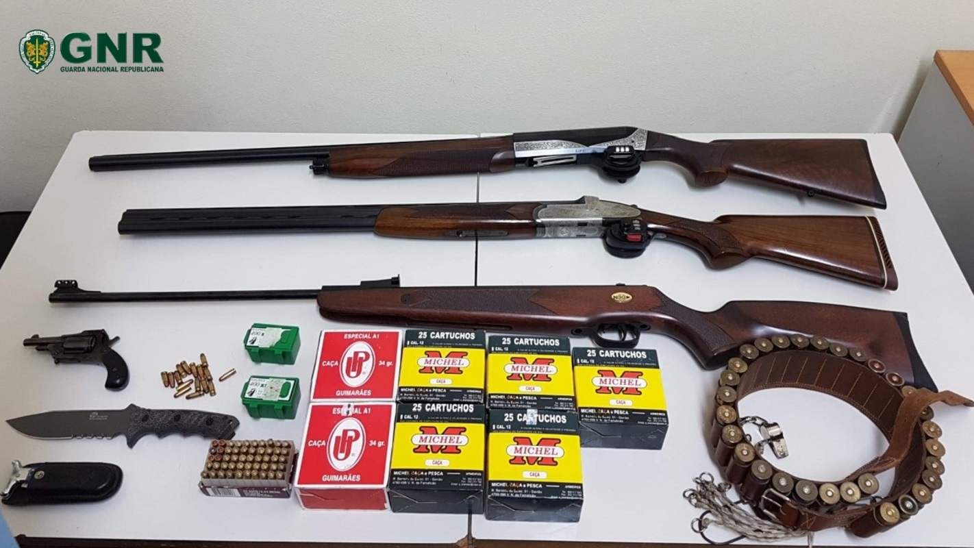 GNR apreende armas a homem suspeito de violência doméstica em Paredes de Coura