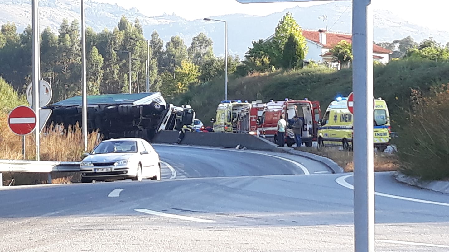 Ponte de Lima: Trânsito retomado nos acessos à A3/A27 mais de oito horas após despiste de camião