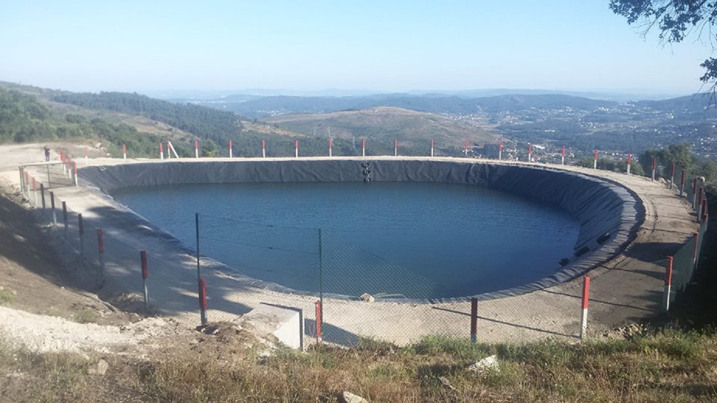Charca construída no monte da Padela ajuda a combater fogos e proteger populações