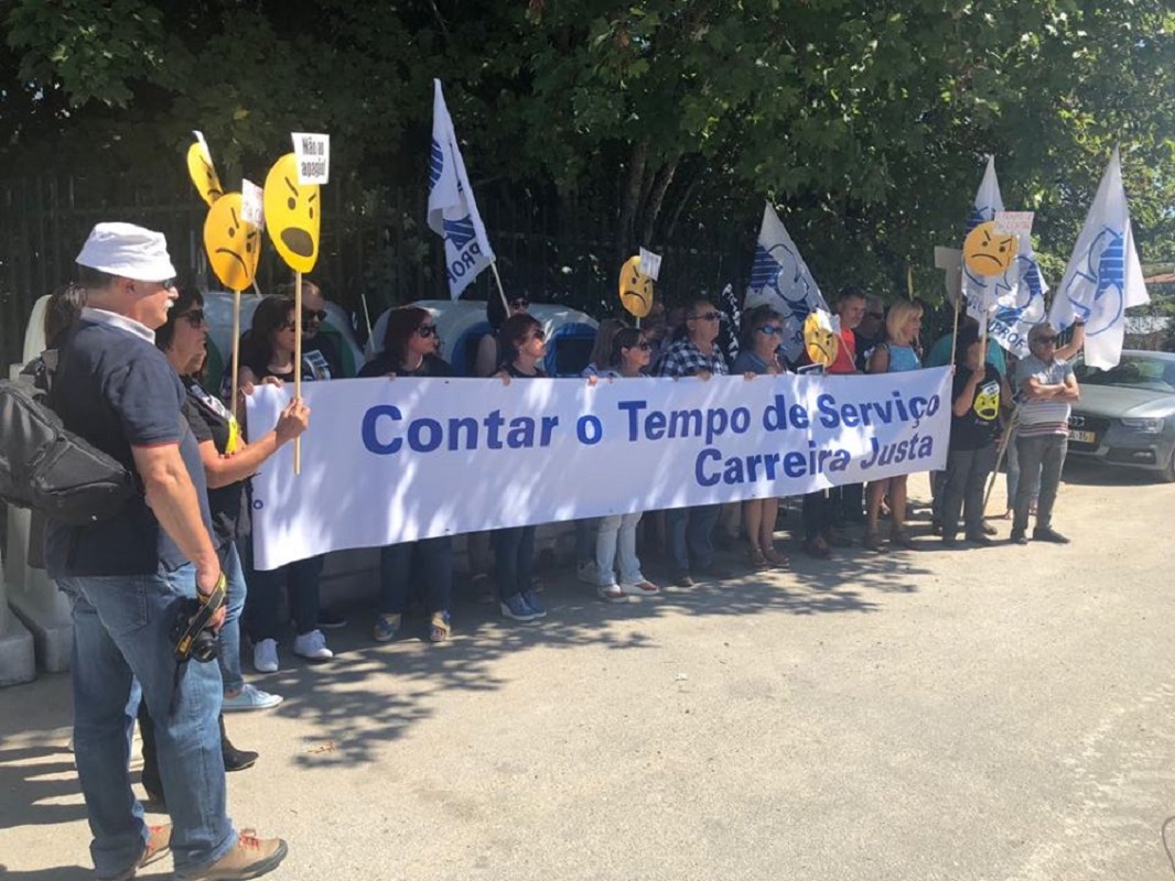 António Costa recebido em Paredes de Coura com “lembrete” de professores