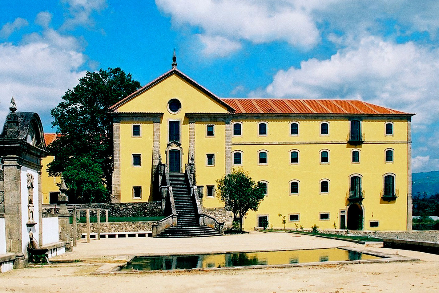 Escola Superior Agrária festeja 33 anos com ação de limpeza do rio Lima