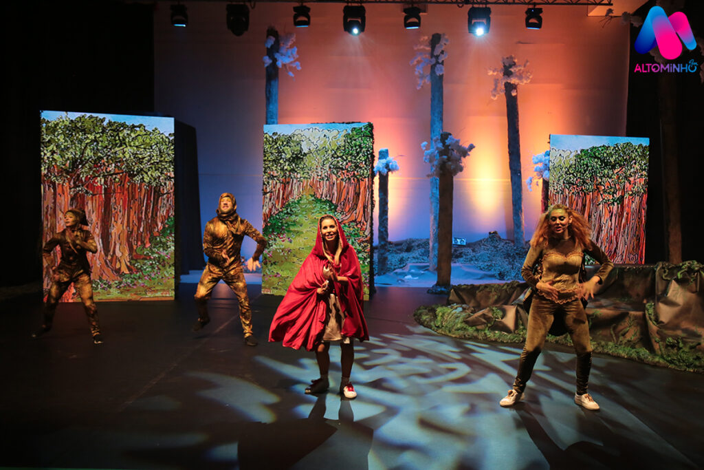 A magia do Natal voltou ao Braga Retail Center com o musical “Branca de Neve e os 40 Ladrões”