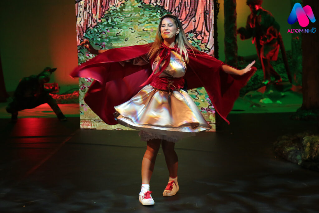 A magia do Natal voltou ao Braga Retail Center com o musical “Branca de Neve e os 40 Ladrões”