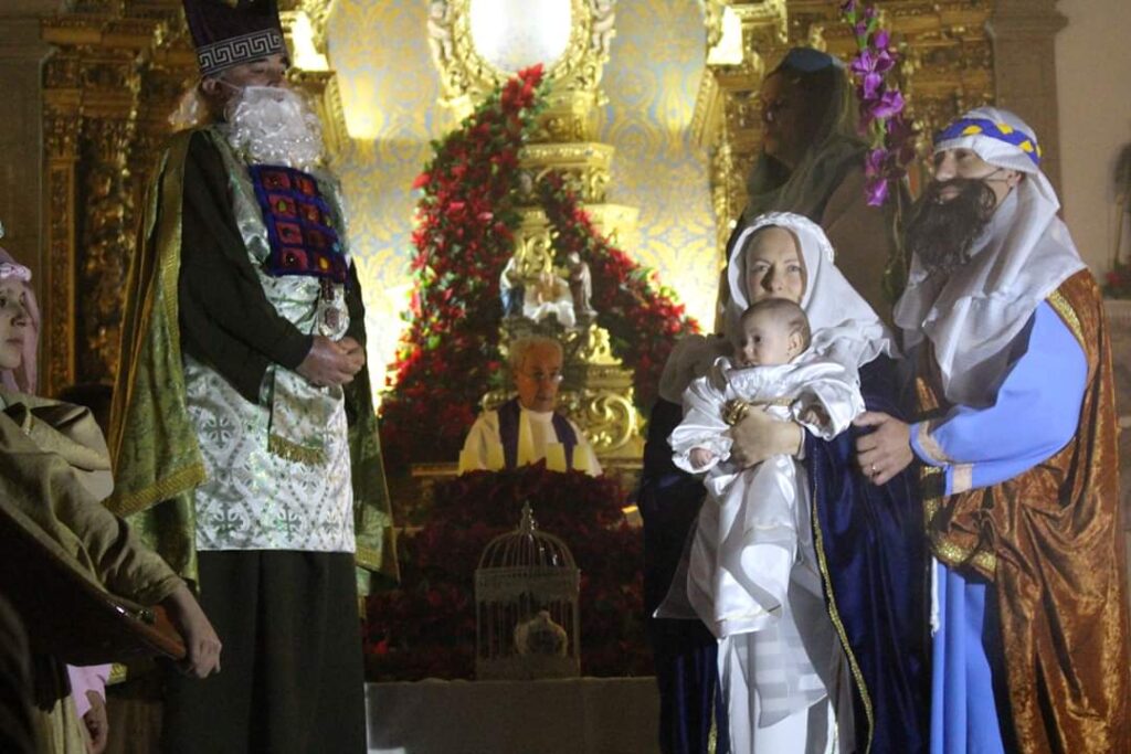 Alvarães recria nas ruas auto de Natal humano com três quilómetros