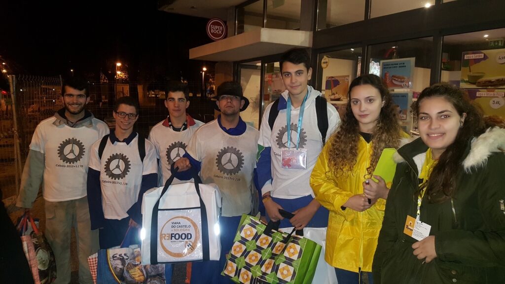 Alunos do Politécnico de Viana assinalam Dia Internacional do Voluntariado com apoio à Re-Food
