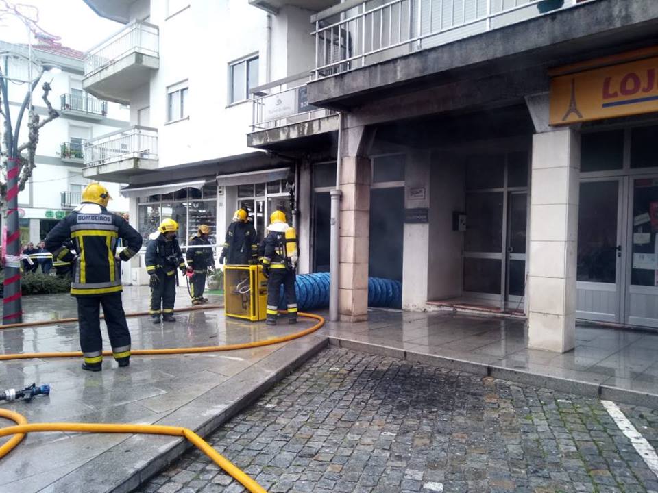 Incêndio em garagem de Melgaço destrói “mais de uma viatura”
