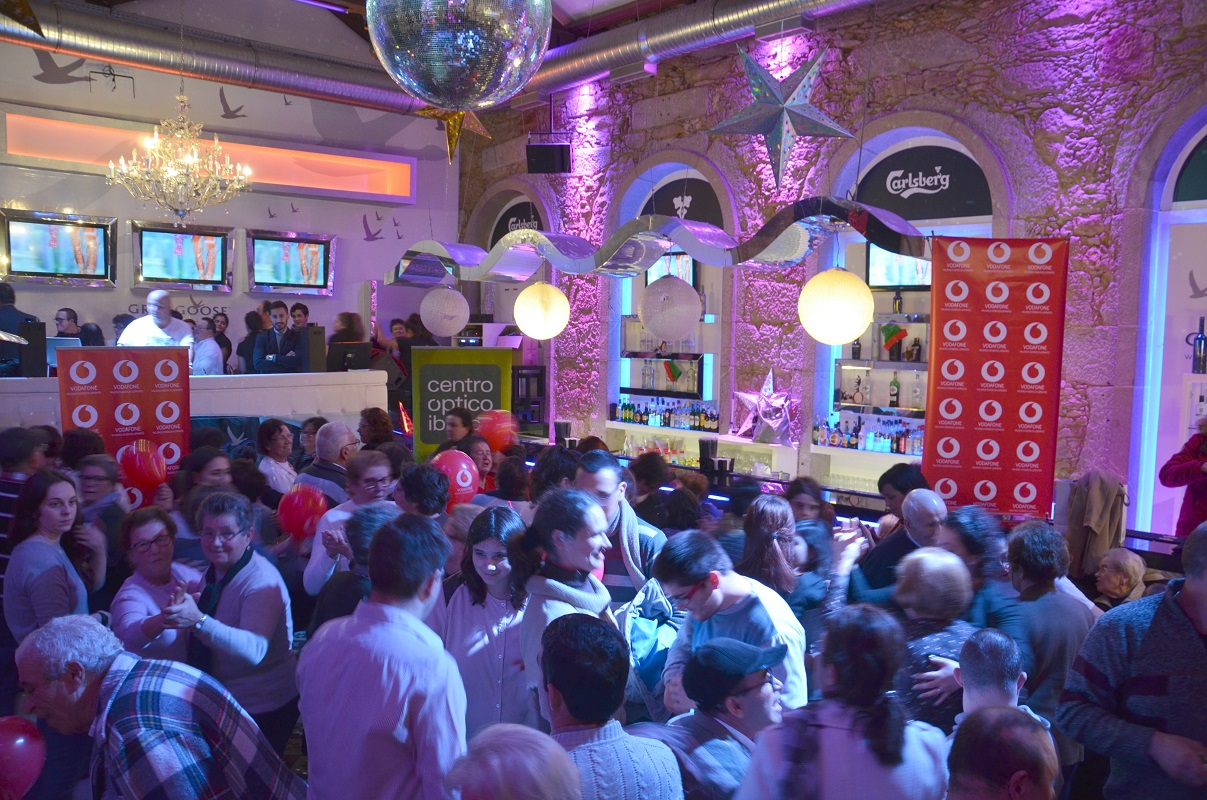 Cerca de 250 idosos de Cerveira e Valença vão à discoteca para festa de Natal solidária