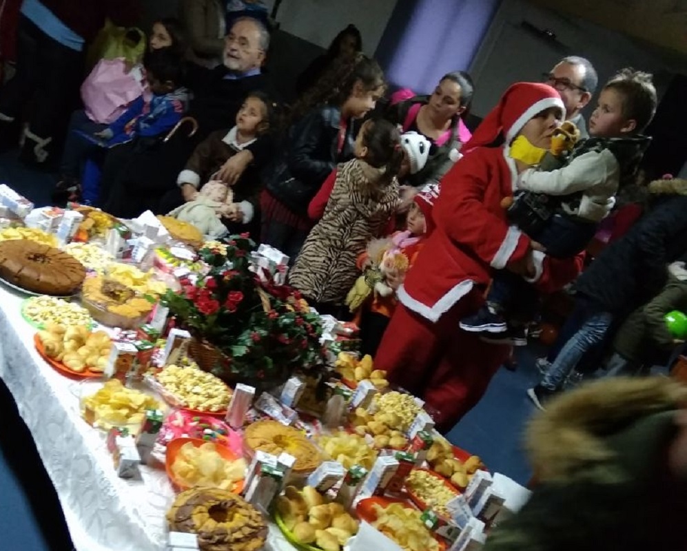 Bispo de Viana celebra Natal em festa no templo evangélico de comunidade cigana de Darque