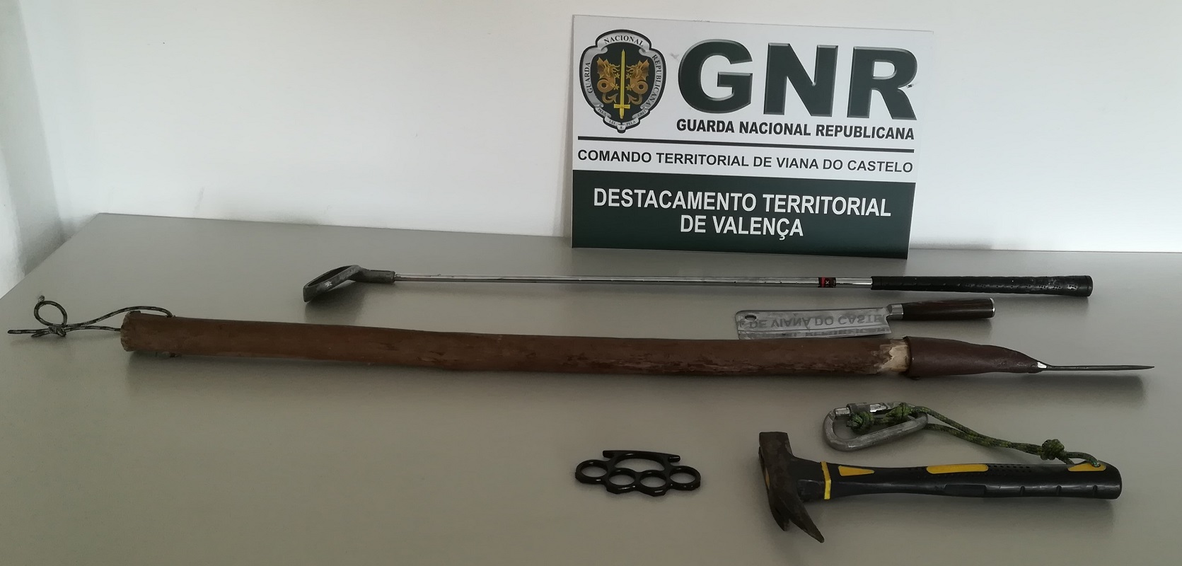 GNR detém porteiro de Valença por posse de arma proibida