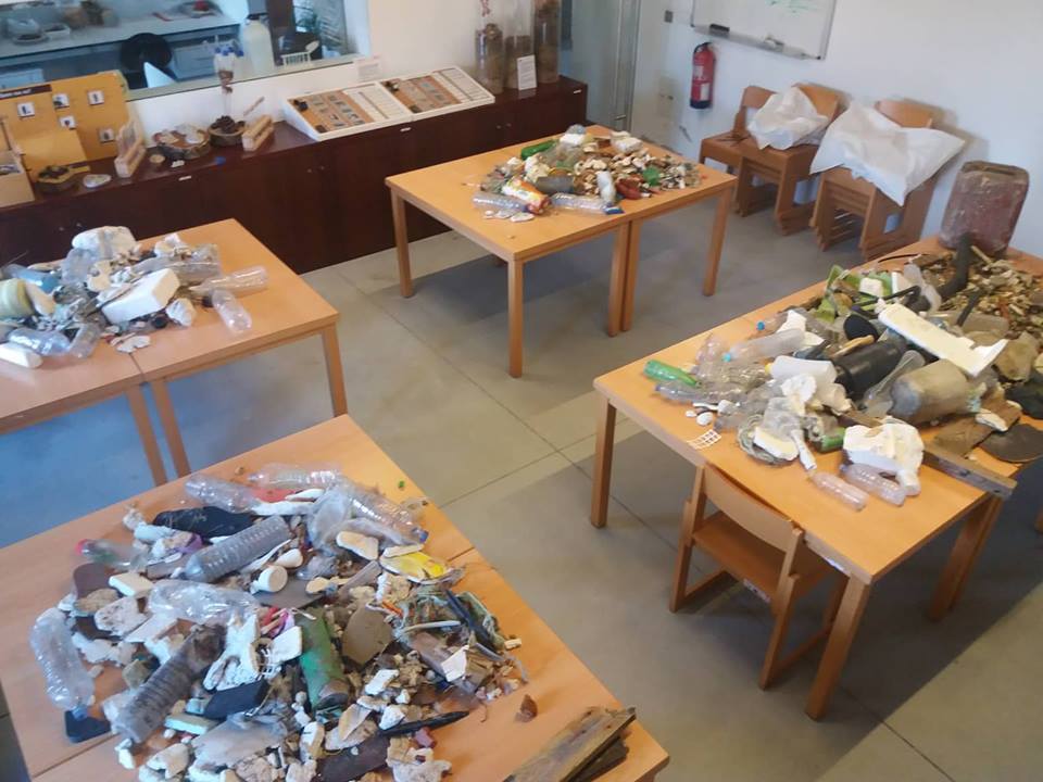 CMIA inventaria 35 quilos de lixo recolhido em apenas 100 metros da praia do Cabedelo