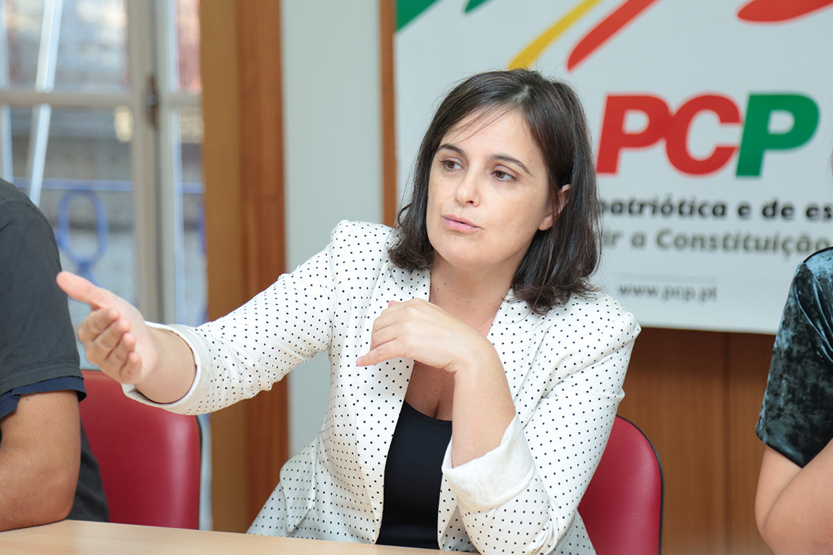 PCP questiona Governo sobre a “atropelos” aos direitos de trabalhadores do hospital de Viana contratados por empresas externas