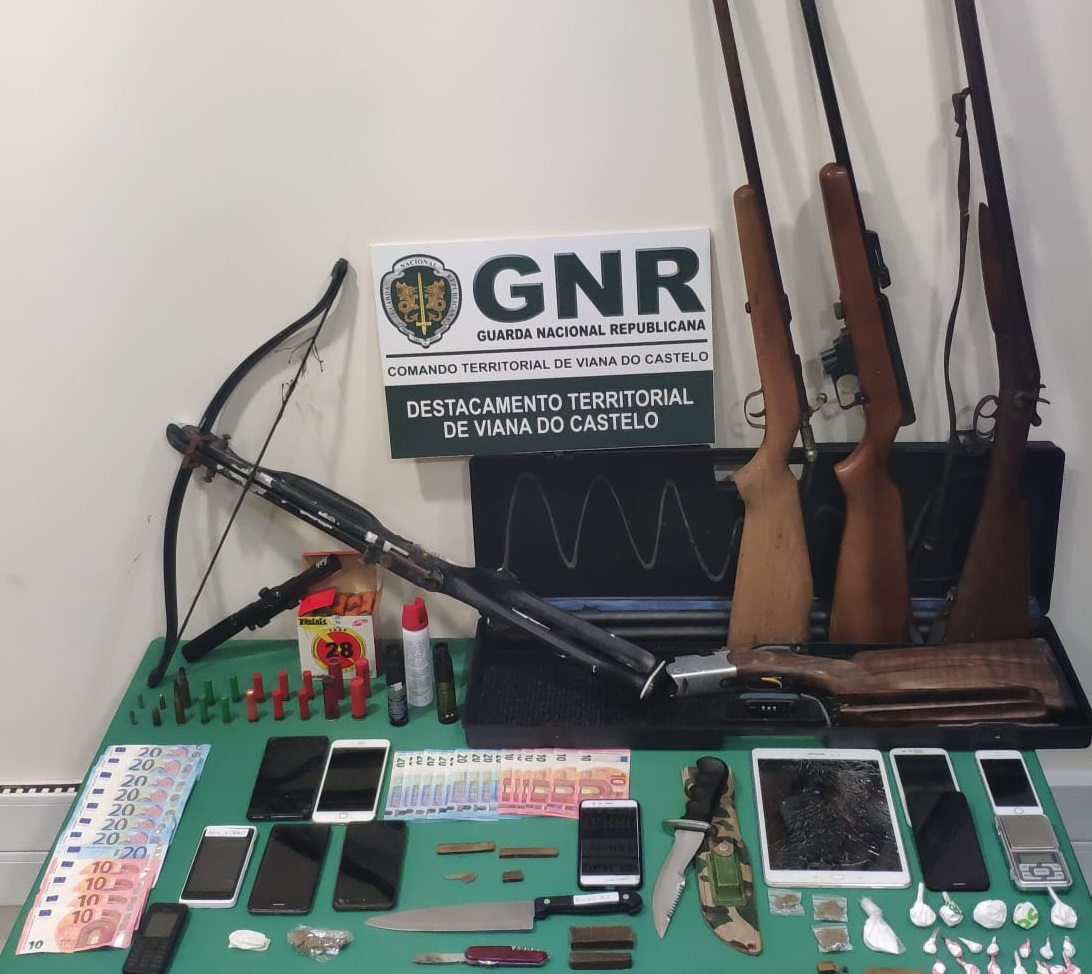 Operação da GNR em Viana, com mais de 50 militares, faz 3 detidos e apanha drogas e armas