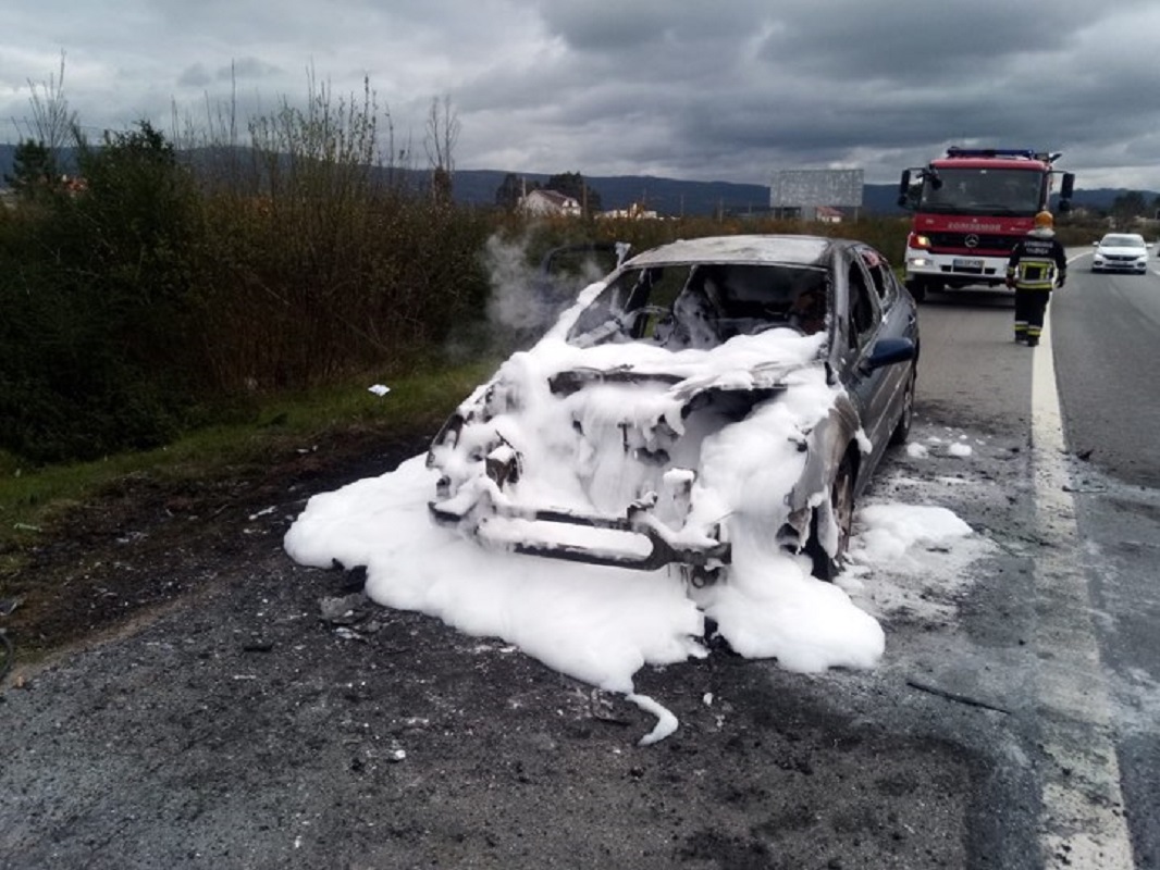 Incêndio destrói viatura na A3 em Valença