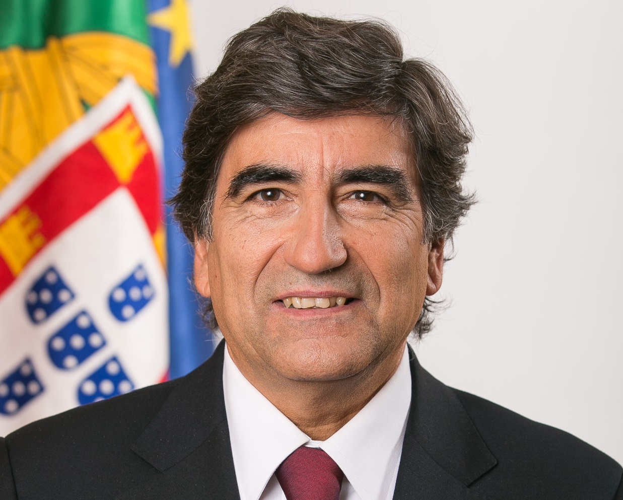 Presidente da Câmara de Viana lamenta a demissão do secretário de Estado do Ambiente