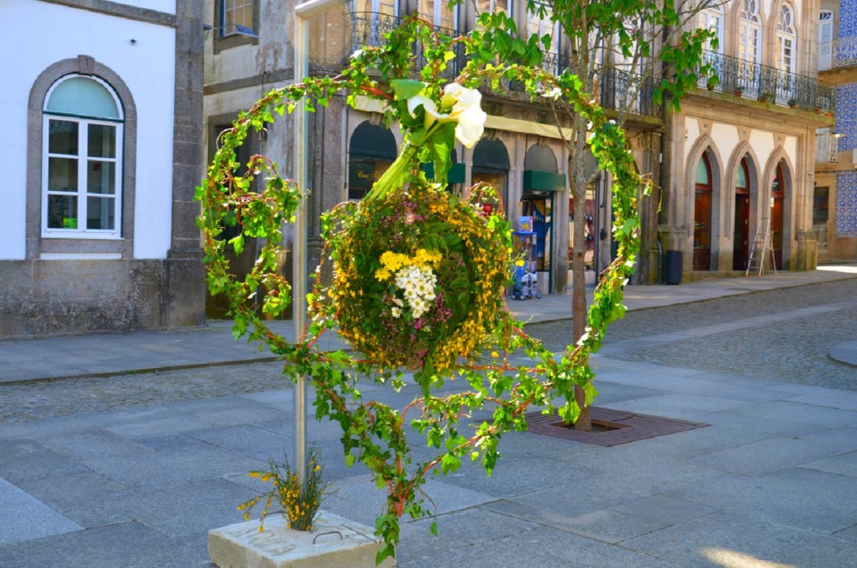 Valença revive tradição secular e “veste-se” de flores