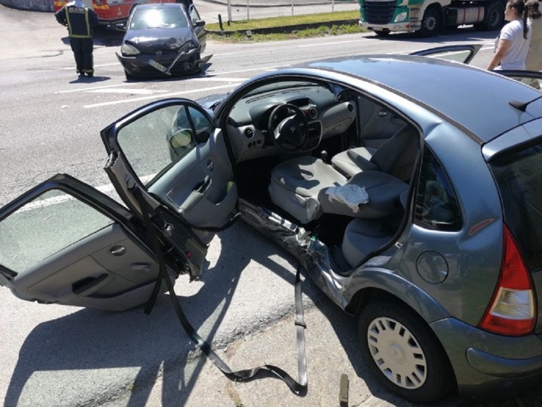 Duas mulheres feridas em colisão entre dois carros na Nacional 13 em Valença