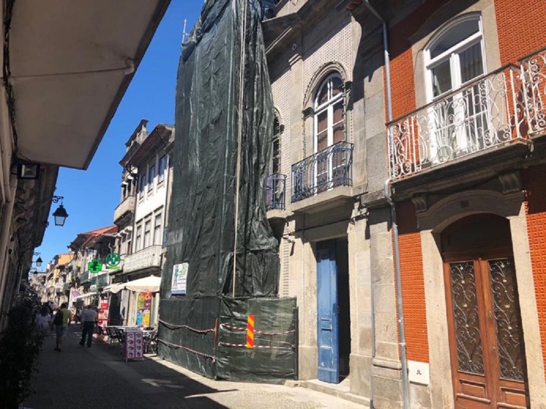 Obras de quase 150 mil euros recuperam telhado e fachada da sede do Vianense