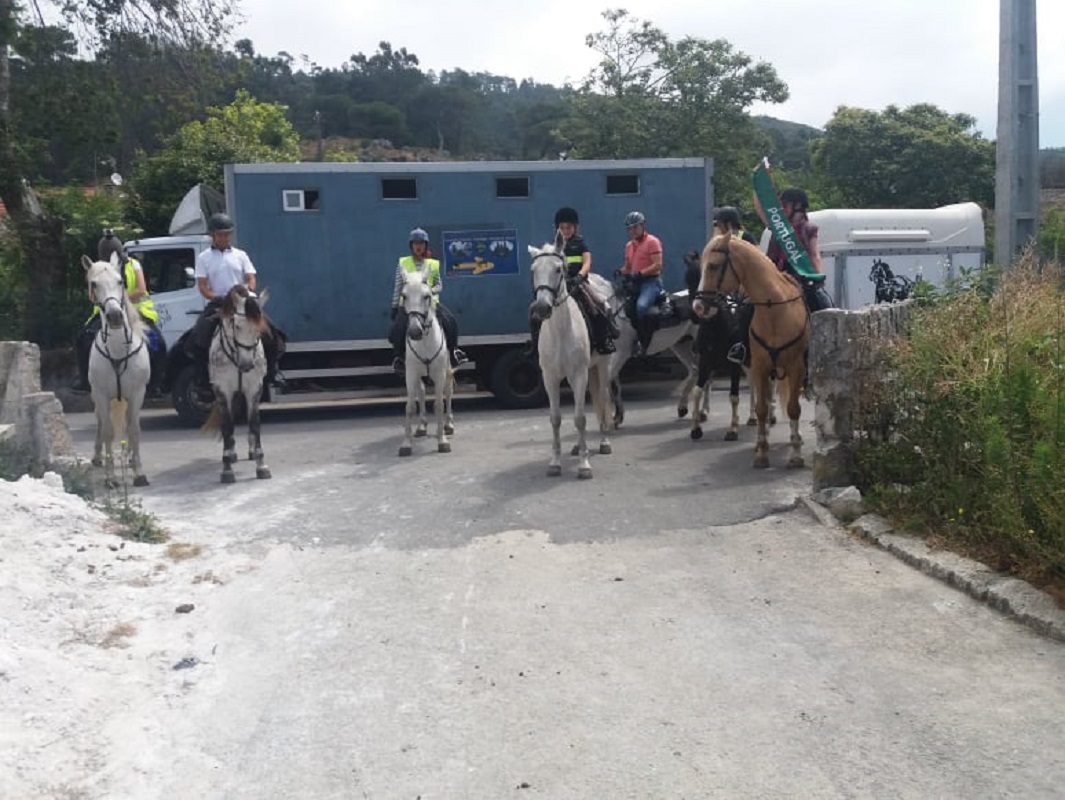 Caminho de Santiago realizado pela primeira vez a cavalo por sete alunos da Viana Equestre