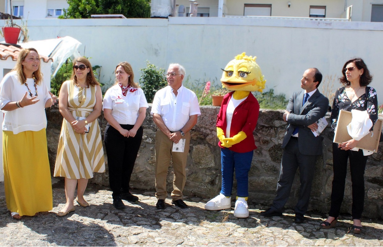 Missão Continente entrega donativo ao Gabinete de Atendimento à Família de Viana do Castelo