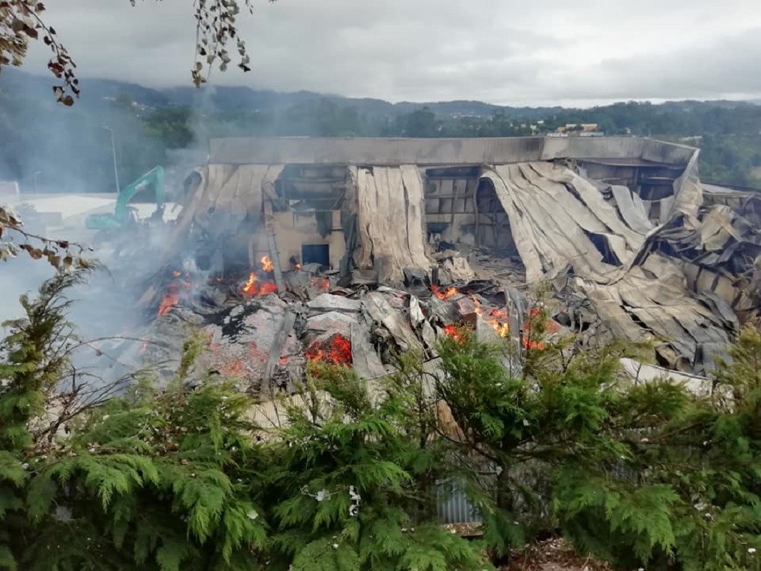 Incêndio destrói por completo fábrica de madeiras em Arcos de Valdevez