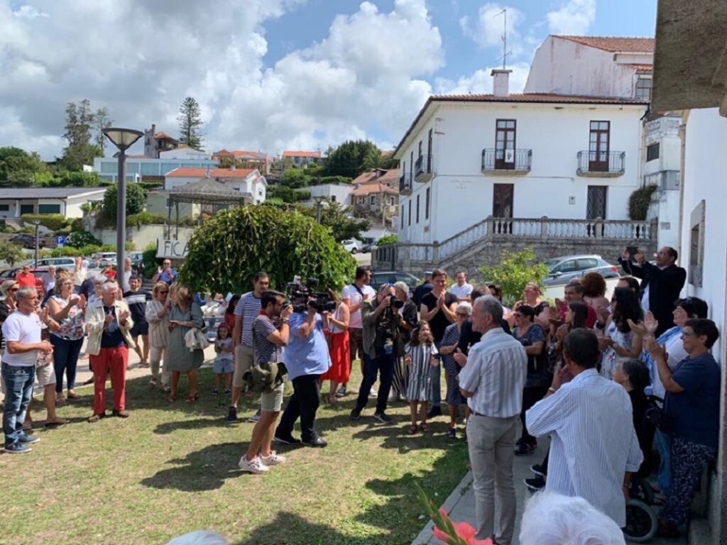 Padre Ricardo Esteves recebido em Seixas com aplausos e cartazes