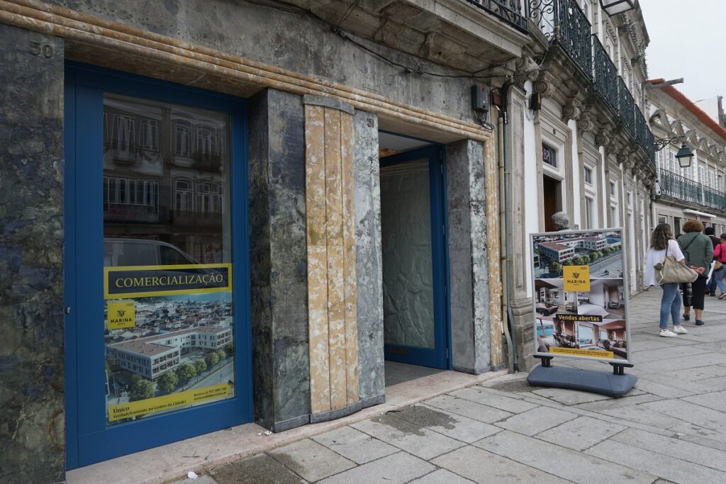 Reabilitar Viana abre loja de vendas do edifício Marina na Praça da República