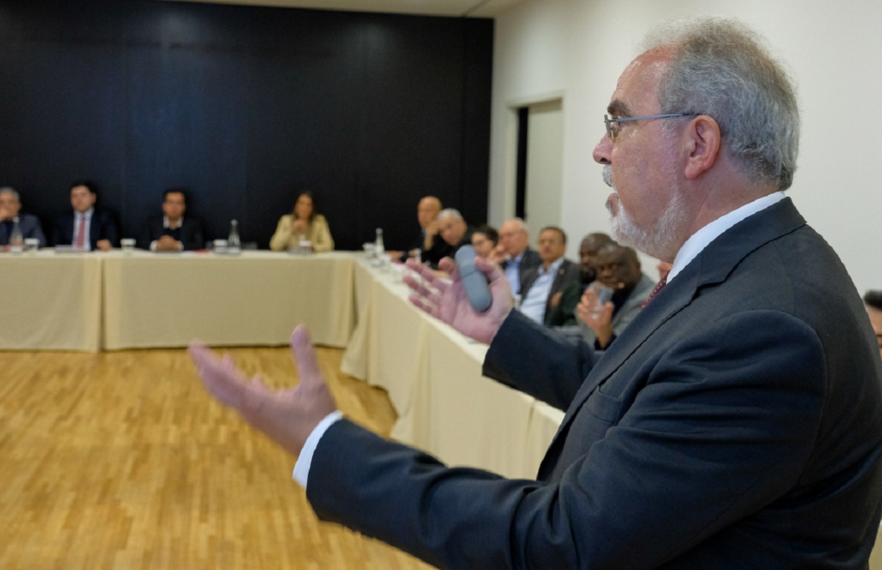José Maria Costa encontra-se com investidores do Irão, Gana, Argélia e Marrocos