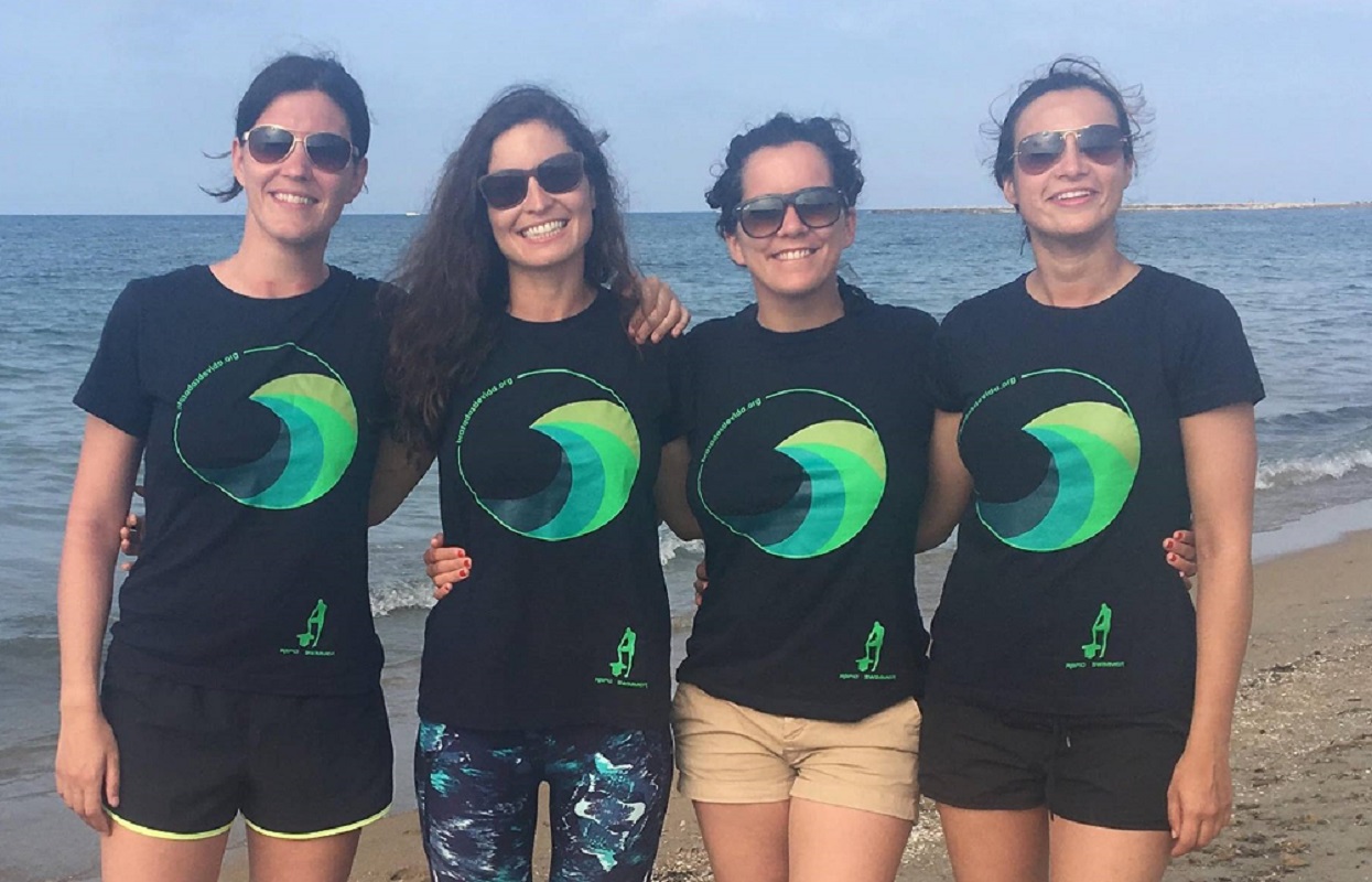 Vianense Sara Ramalho e mais três espanholas nadam 25 quilómetros contra o lixo marinho
