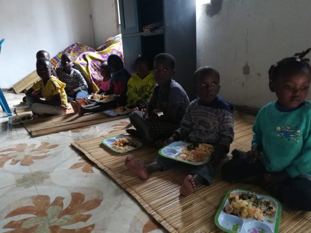 III sessão do Sanitop Summit em Moçambique culmina com oferta de comida a crianças desalojadas pelo Idaí