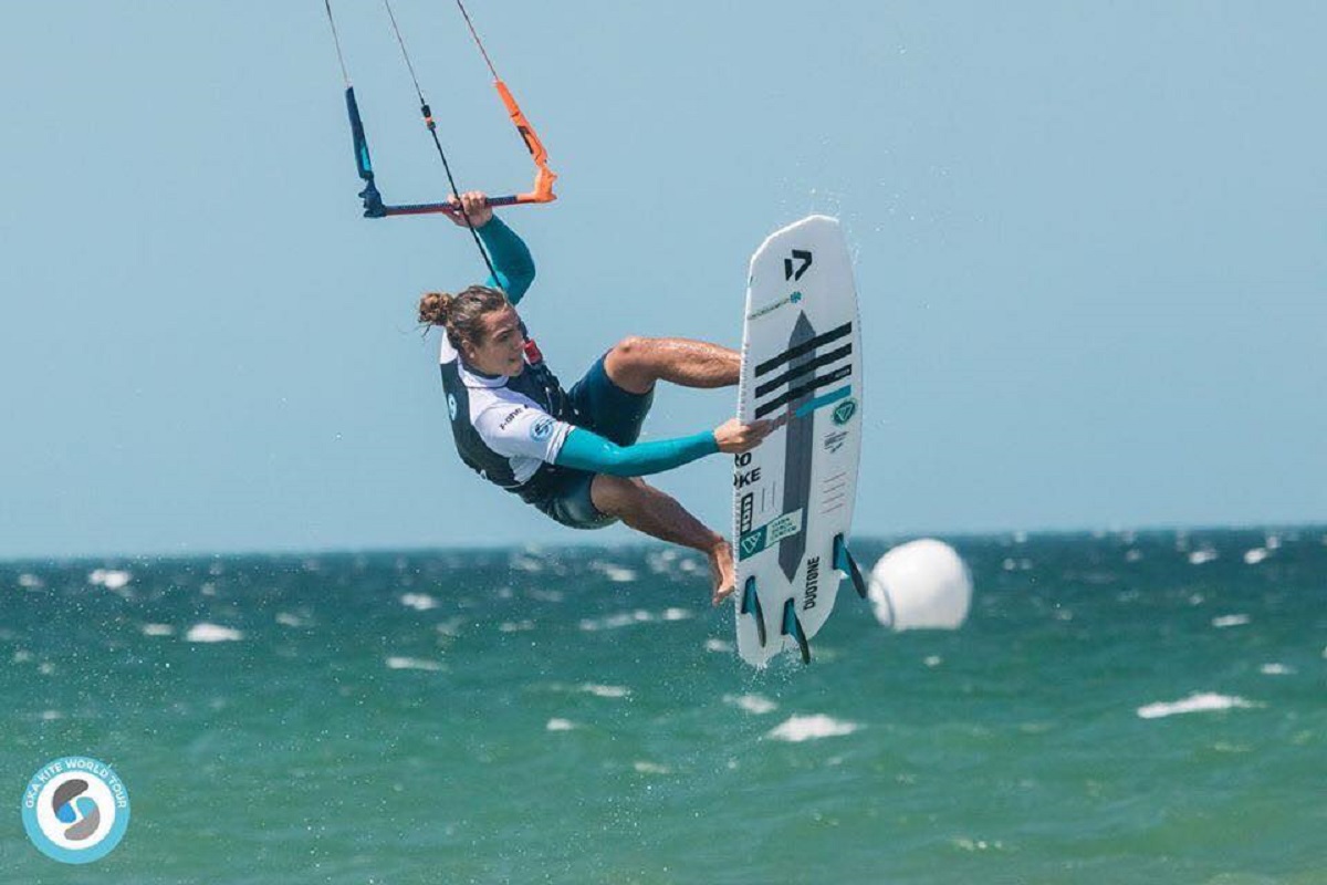 C/VÍDEO: Pedro Afonso vence primeiro ‘heat’ do mundial de kitesurf no Brasil