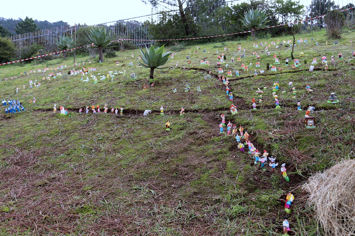 Escola Carteado Mena em Darque constrói presépio com 900 peças em barro
