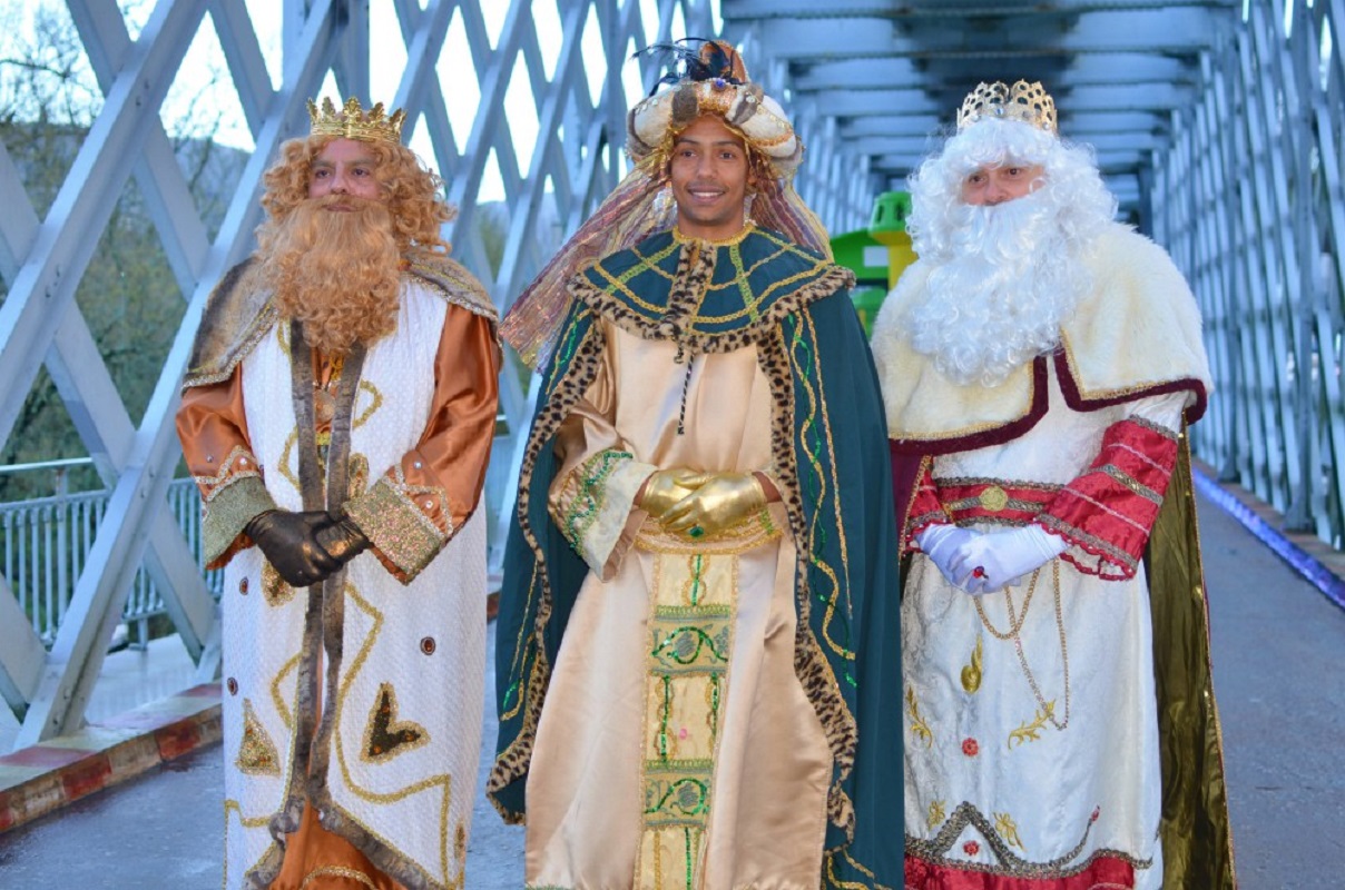 Reis Magos e Chuva de Rebuçados na Cavalgata Tui Valença
