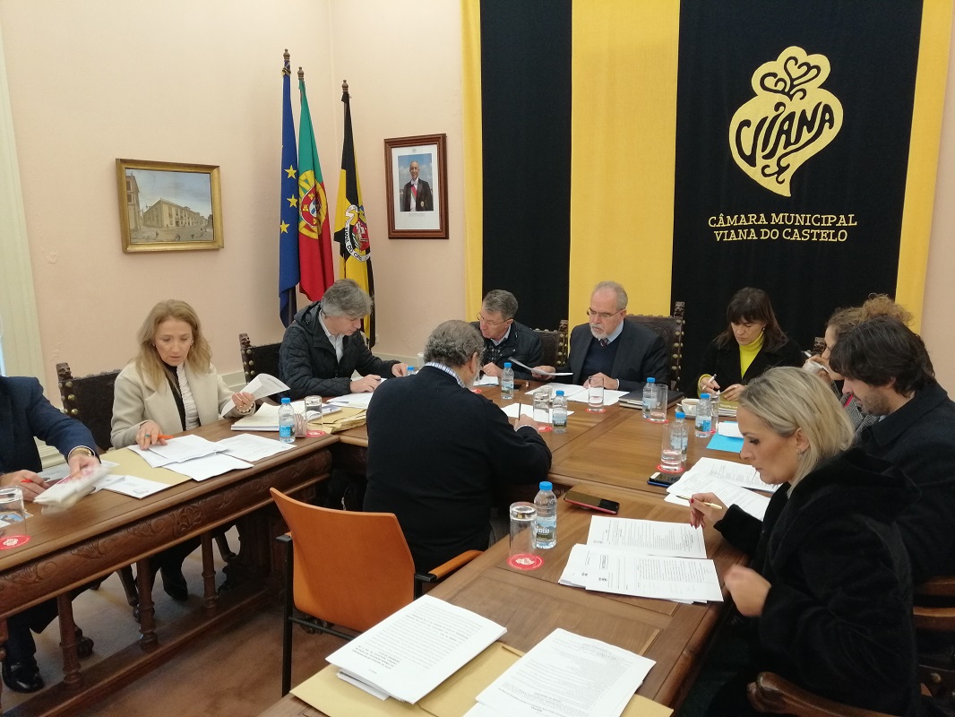 Câmara de Viana aprova prorrogação, por dois anos, de duas concessões de transportes no concelho