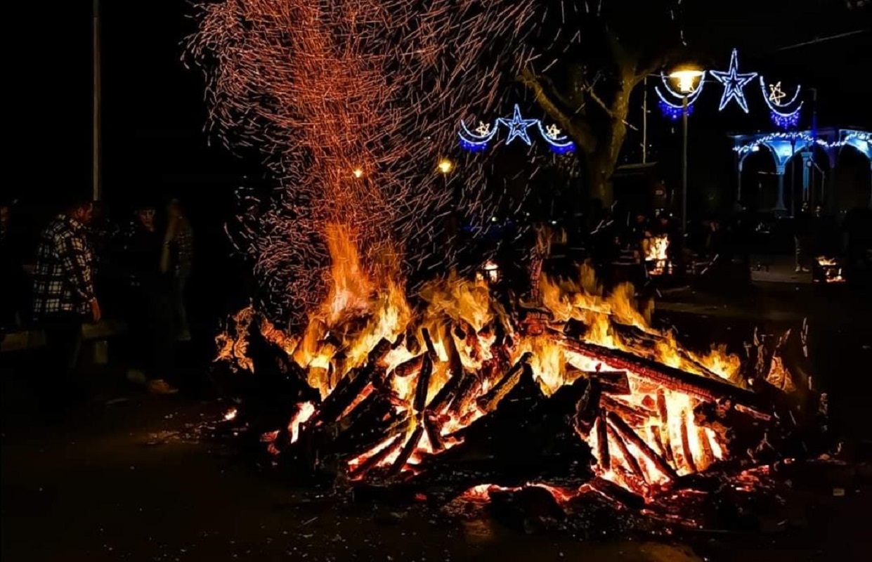 Fogueira de Natal no Largo das Neves adiada por causa do mau tempo