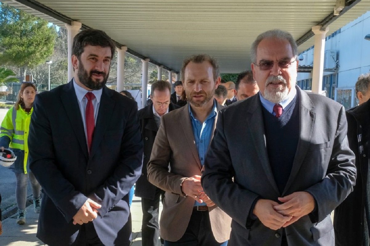 Câmara de Viana do Castelo compra 400 computadores para alunos carenciados