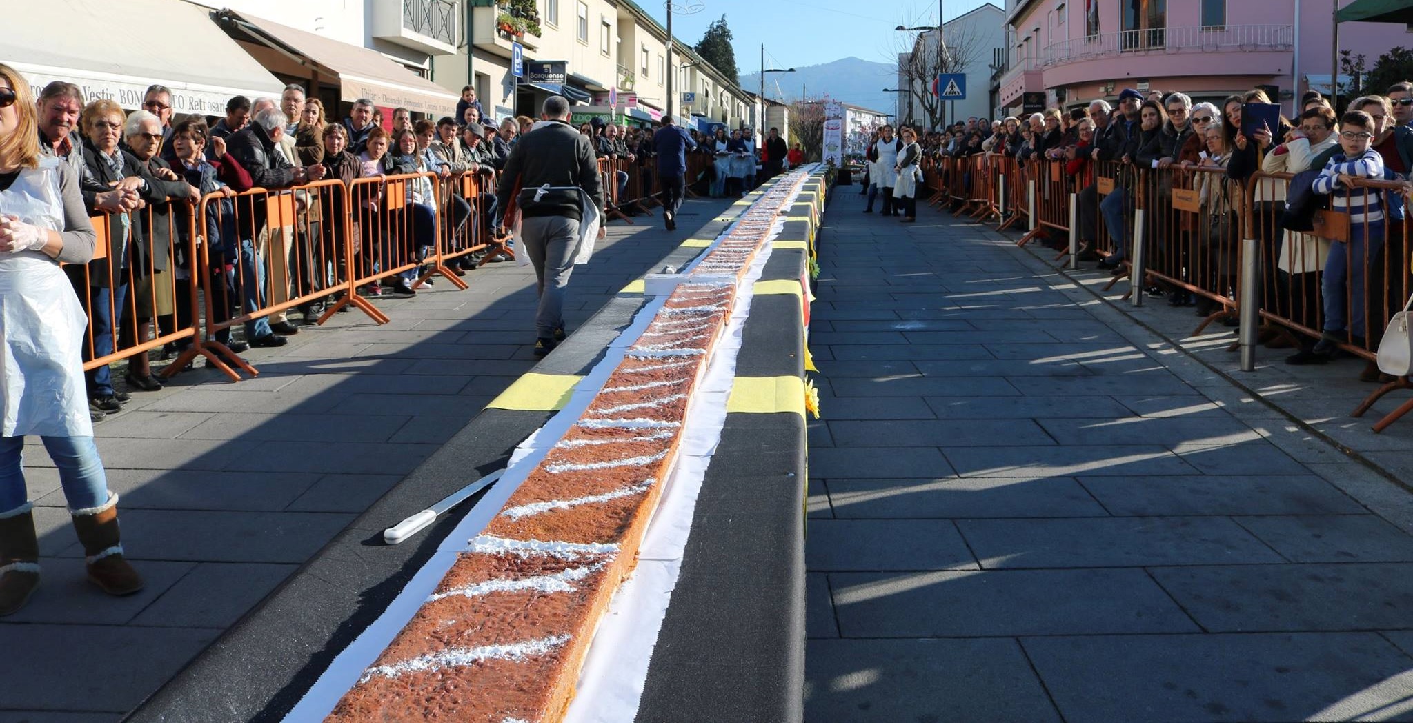 Maior bolo de mel de Portugal com 100 metros de comprimento montado domingo em Ponte da Barca