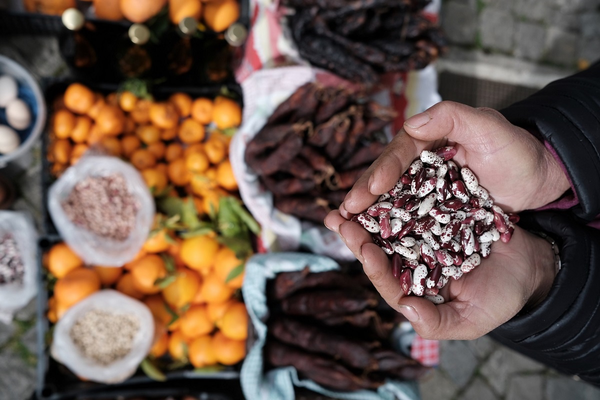 Mercado municipal de Viana tem lojas disponíveis para alugar