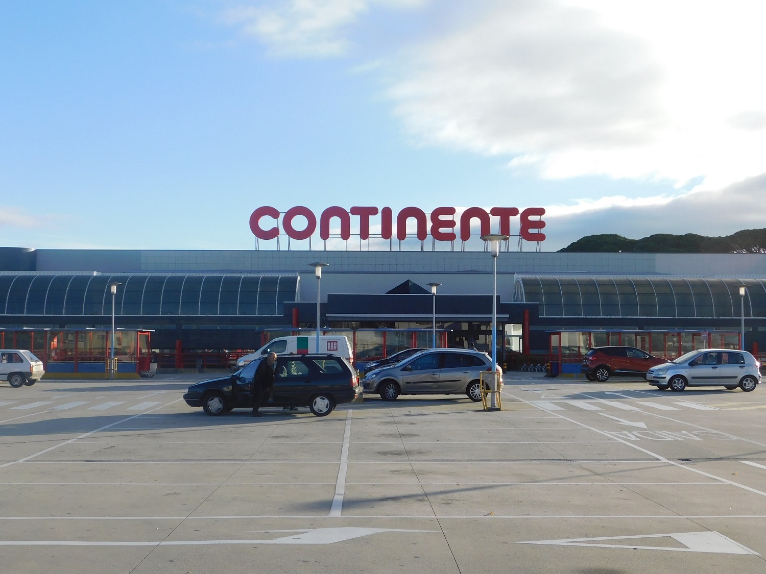 Corrida aos supermercados ‘online’ Continente e Auchan congestiona acessos