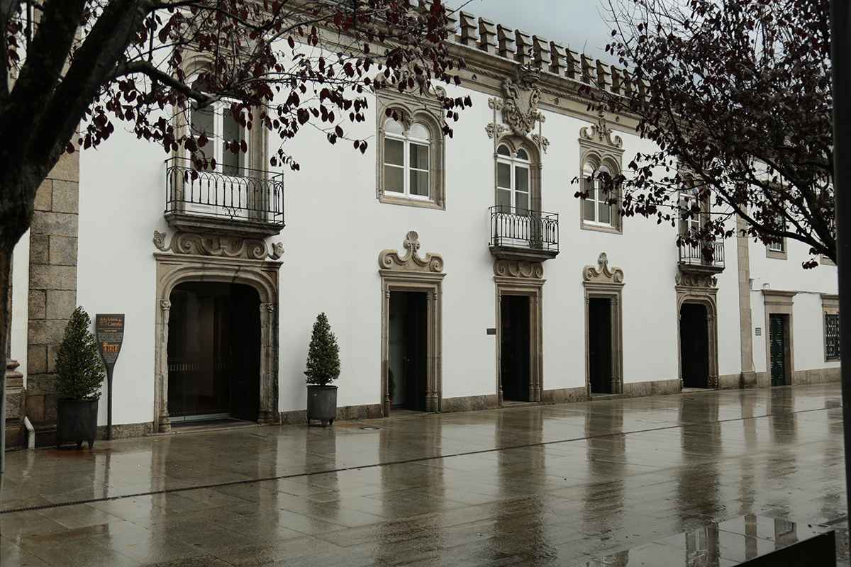 Câmara de Viana apela a munícipes que fiquem em casa e lança vídeo a explicar como podem aceder a serviços municipais