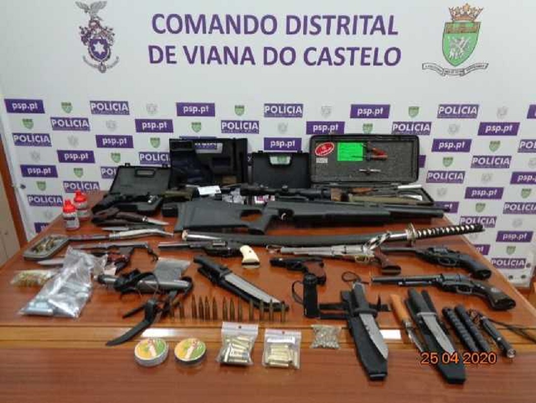 Homem de nacionalidade russa detido pela PSP no centro histórico de Viana com dezenas de facas e armas proibidas