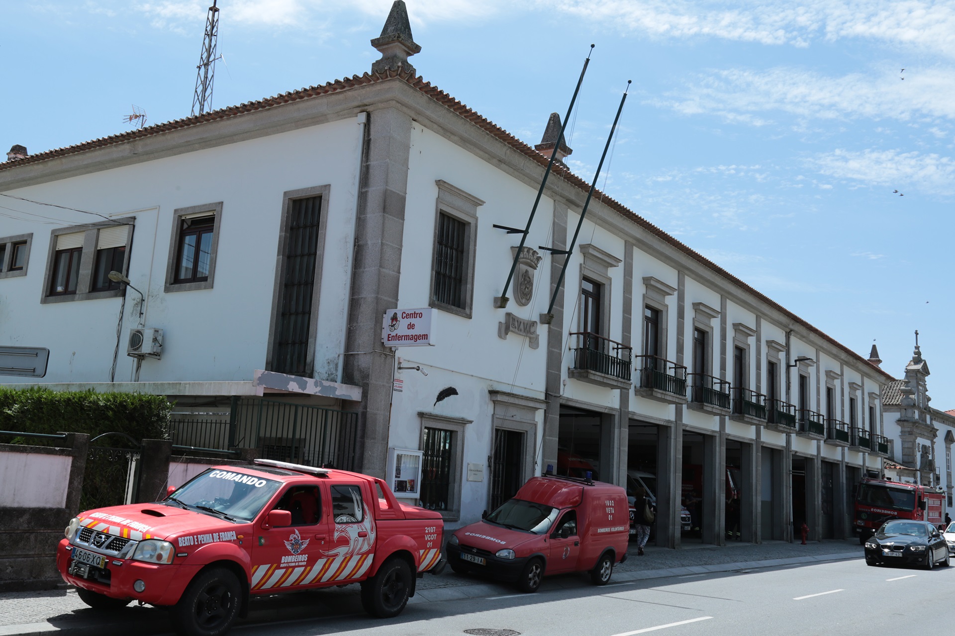 Venda de CD’s oferecidos por Quim Barreiros ajudam Bombeiros Voluntários de Viana a comprar nova ambulância de socorro