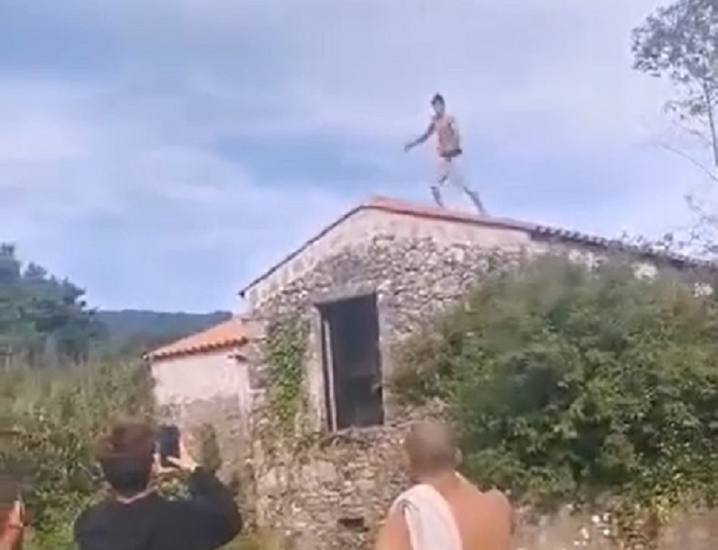 Com vídeo: Jovem salta de telhado para poço em Afife e parte pés e braços