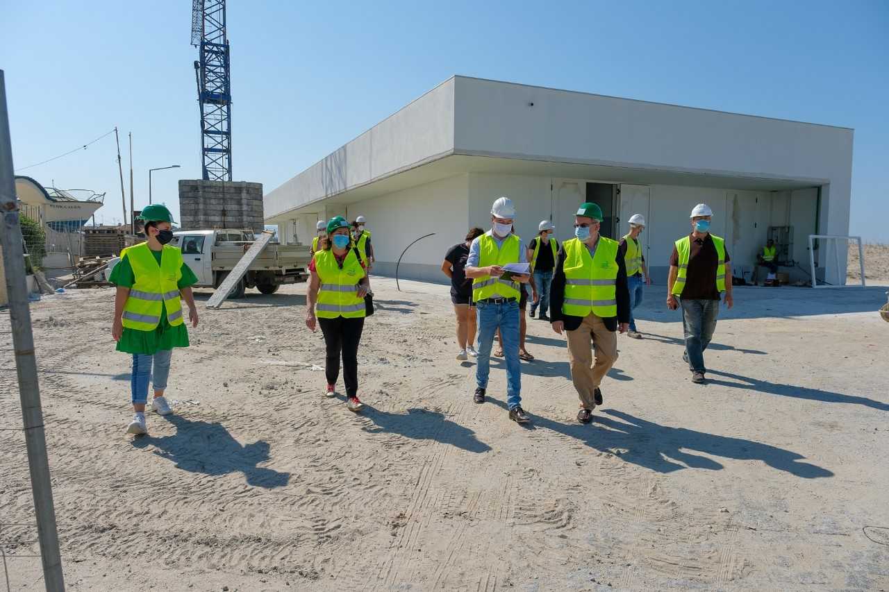 Nova lota e armazéns de aprestos em construção em Castelo do Neiva