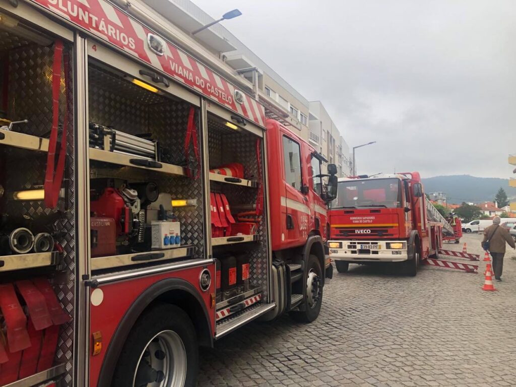 Incêndio destrói sala de apartamento em prédio de Viana do Castelo