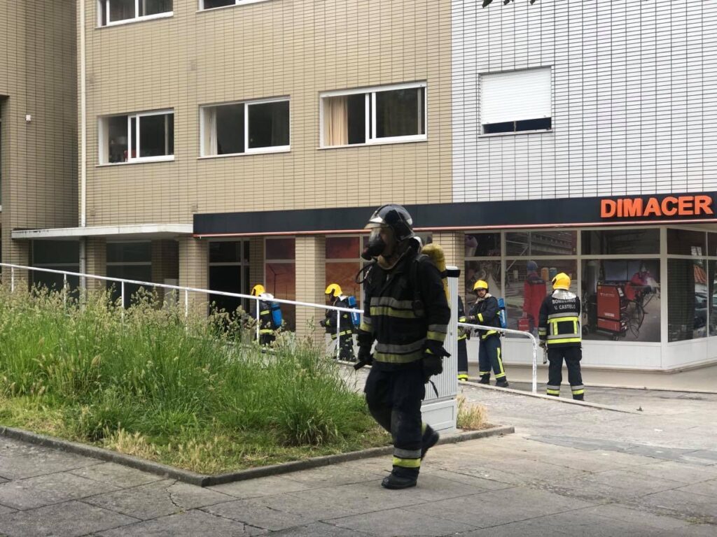 Incêndio destrói sala de apartamento em prédio de Viana do Castelo