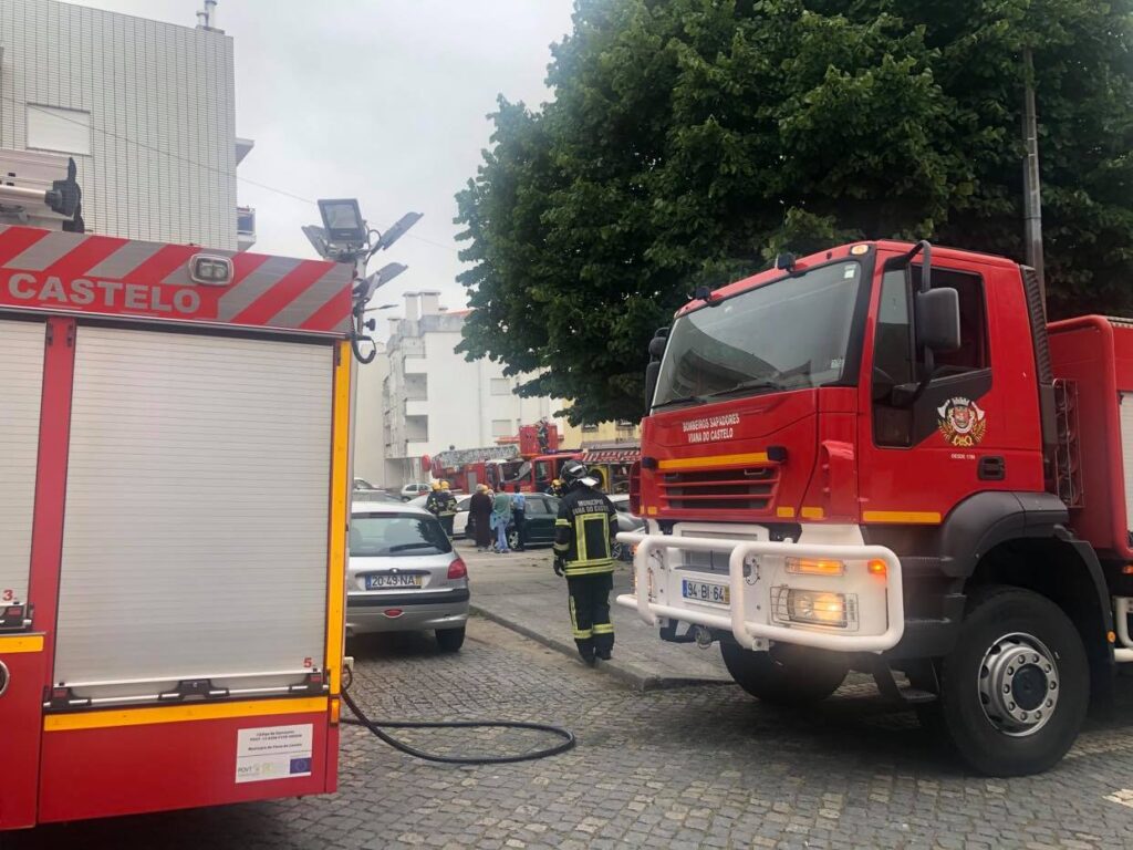 Incêndio destrói sala de apartamento em prédio de Viana do Castelo