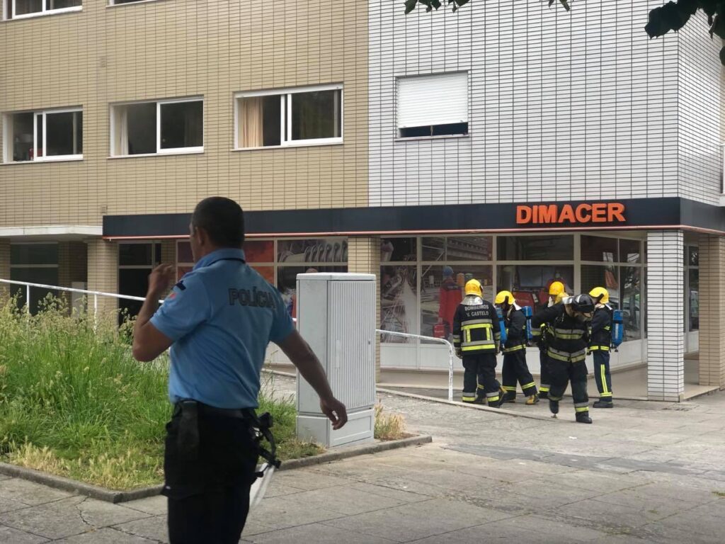 Incêndio destrói sala de apartamento em prédio de Viana do Castelo