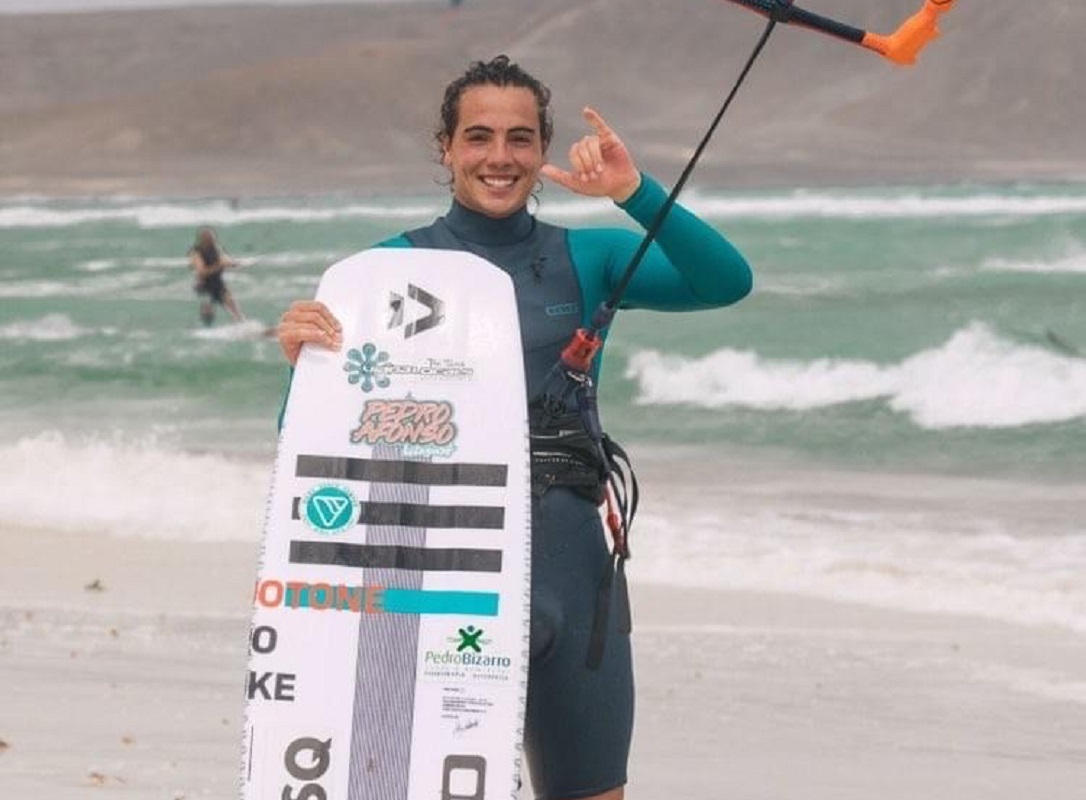 Atleta vianense Pedro Afonso concorre à distância no Campeonato do Mundo de KiteSurf