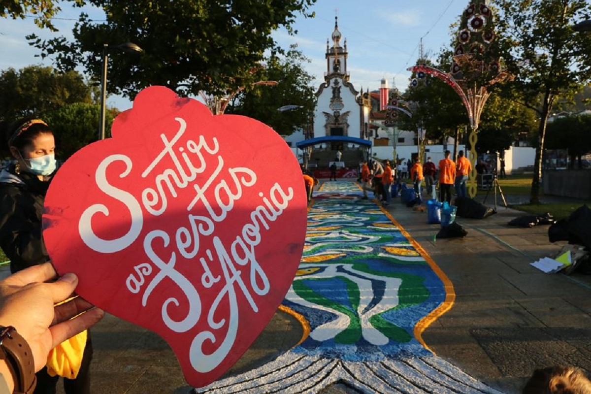Ribeira uniu-se num só tapete para agradecer à Senhora d’Agonia