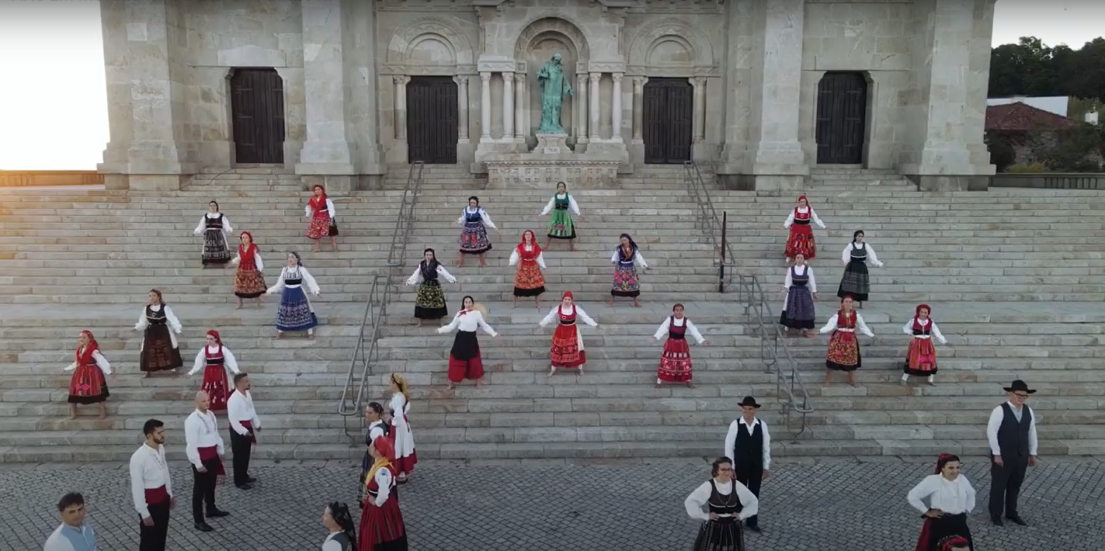 “Stand Up”: o vídeo do grupo Arte em Movimento foi removido por denúncias de racismo